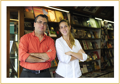 arf-professional-support-page-image-couple-at-bookstore-461x324